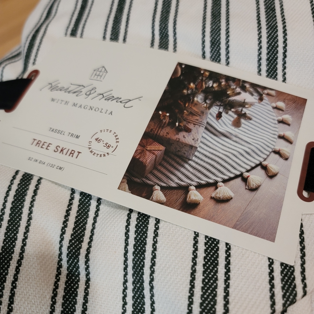H&H Striped Christmas Tree Skirt ๐ - Picture 2 of 10